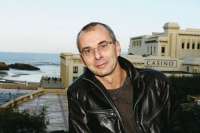 Choreograf Malandain zu Hause in Biarritze (sein Theater ist im Hintergrund zu sehen) © Jean-Daniel Chopin Choreograf Malandain zu Hause in Biarritze (sein Theater ist im Hintergrund zu sehen) © Jean-Daniel Chopin