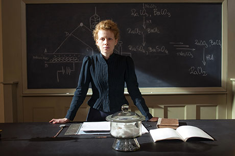 Marie Curie (Karolina Gruszka) lehrt an der Sorbonne © P'Artisan Filmproduktion