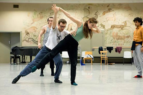Choreograf Andrey Kaydanovskiy bei der Arbeit. © Silvano Ballone