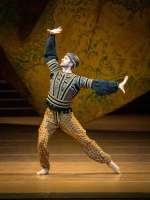 Eno Pei als Sarazenenfürst Abderachman im Ballett "Raymaonda" (Nurejew). © Wiener Staatsballett / Ashley Taylor 