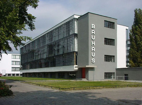 Bauhaus in Dessau. Rekonstsruktion.Wiki.com.