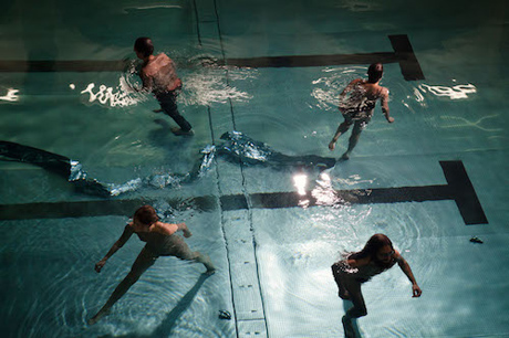 im "Swimming-Pool" wird auch Ballett getanzt. © Franzi Kreis