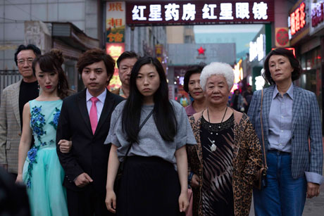 Familie Wang nimFamilie Wang nimmt Abschied in Changchun. © Nick West / polyfilmmt Abschied in Changchun.