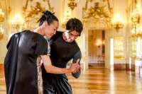 Yuko Kato, Calogero Failla besuchen Schönbrunn und die tanzenden Paare. 