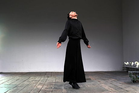 Hugo Le Brigand in der magischen Performance „Mathieu“.