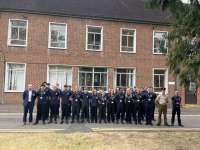 So ähnlich mag der Schulbeginn in Raven Hall ausgesehen. Hier aber stehen Schüler und auch Schülerinnen am Schulende aufgefädelt. © brooklands.ac.uk