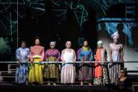 Der  siebenköpfige Frauenchor singt wohltönend in mehreren afrikanischen Sprachen. 