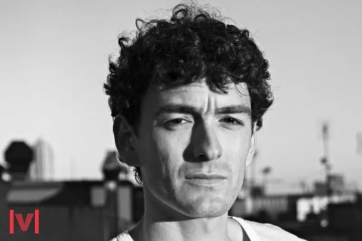 Der katalanische Autor Pol Guasch erzählt von einer Jugend ohne Zukunft. Quelle: Anagrama