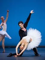 Balanchine: "Sinfonie in C": L. Konovalova, V. Shishov. Alle Bilder © Wiener Staatsballett / Ashley Taylor 
