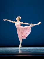 Ludmila Pagliero, neoklassich im Tschaikowski-Pas de deux von George Balanchine