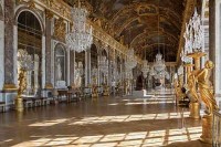 Der Spiegelsaal im Schloss Versaille, sieht dem im Palais du Papillon recht ähnlich. Photo Myrabella / Wikimedia Commons