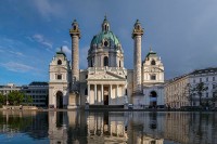 Im Schatten der Karlskirche wohnen die Kaisers. © Thomas_Ledl_Creative_Commons_Attribution-Share_Alike4.0International_License