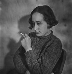 Edith Tudor-hart: "Selbstporträt", London, um 1936. © Scottish National Portrait Gallery / Archive presented by Wolfgang Suschitzky 2004