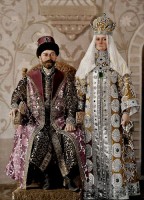 Zar Nikolaus II.  mit Tsaritsa im Zaren-Kostüm aus dem 17. Jh. © Alixof Hesse / pinterest