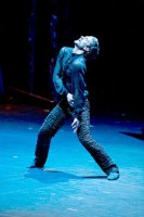 Eno Peçi zeigt seine Sensibilität im Ballett "Blaubarts Geheimnis" von Stephan Thoss. © Wiener Staatsballett / Ashley Taylor