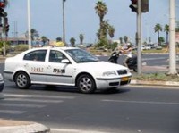 Eitan durchquert mit dem Taxi Tel Aviv. © Carlos Tronconi / denunciado.com