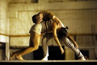 Charmatz und Huynh in Dancers Day: " Etrangler le temps" / Die Zeit erwürgen oder auch nur komprimieren". © Ursula Kaufmann