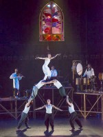 Cirque Alfonse baut den Turm zu Babel auf seine Weise. © Guillaume Morin