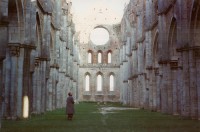 "Nostalghia", einer der Schauplätze ist die Abbazia di San Galgano, in der Toskane, eine Ruine aus dem 13. Jahrhundert. © Filmstill. 