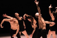 Enemble Dance On: "Man Made". © Dorothea Tuch