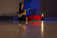 Akemi Takeya mit der Shamisen. Ƒ Karolina Miernik
