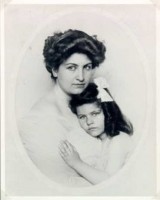 Alma Mahler mit Tochter Anna, 1908. © gmeinfrei