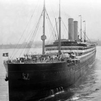 Die  SS Amerika. Ob Mahler 2011 mit diesem Ozeandampfer zurück nach Europa gereist ist? © public domain