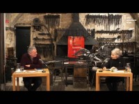 Ilija Trojanow trifft Brita Steinwendtner in der Alten Schmiede. © Alte Schmiede / youtube Screenshot. 