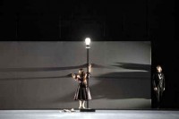  Ein Licht leuchtet in der Nacht: Das Hamburg Ballett tanzt "Ghost Light", ein Ballett in Corona-Zeit von John Neumeier.