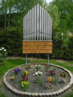 Denkmal für den berühmten Orgelbauer Arp Schnitger In Schmalenfleth, Landkreis Wesermarsch. © Gregeor Heims / Wikipedia 