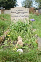 Sylvia Plaths Grabstein auf dem St. Thomas A. Beckett Friedhof, Heptonstall. © Mark Anderson /  Commons Licence