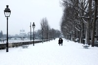Meist ist Sommer in der leeren Stadt, doch einmal stapft Bosmans auch durch das winterliche Paris. © Flavio Ensiki rove.me