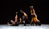 Beeindruckende Erinnerungen an die Wurzeln der Compagnie: Urban Dance. © Kerstin Behrendt