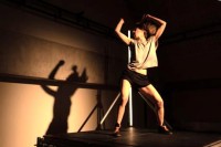 Mette Ingvartsen bringt das Publikum zum frustbefreienden Tanzen.