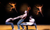  Batsheva Dance Company: „MOMO“, ein neues Tanzstück von Ohad  Naharin. © Ascaf