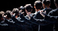 Ausschnitt aus Marco Goeckes Choreografie „Fly Paper Bird“ mit dem Wiener Staatsballett.