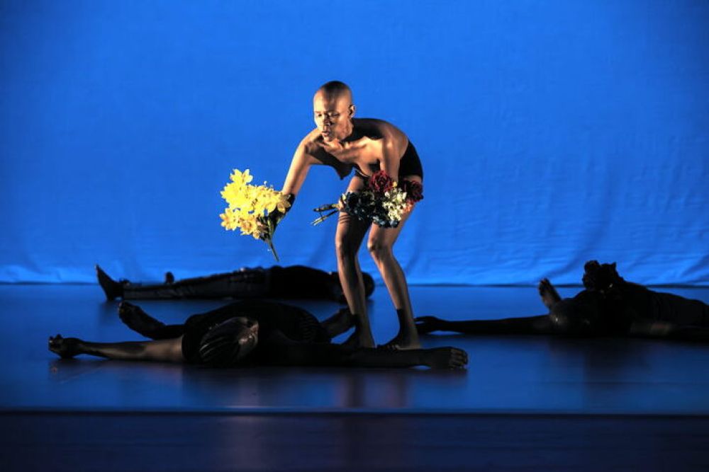 Blumen für die Toten: Dada Masilo tanzt Ophelia.
